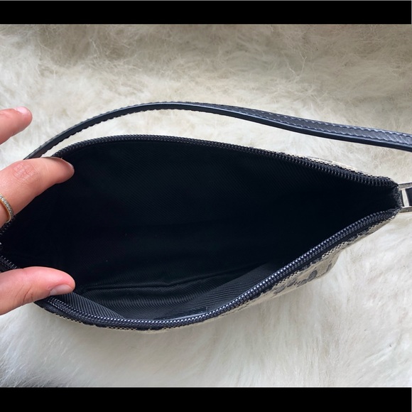 Gucci boat bag pochette $500private sale - Picture 3 of 10